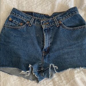 levi’s raw hem shorts 501